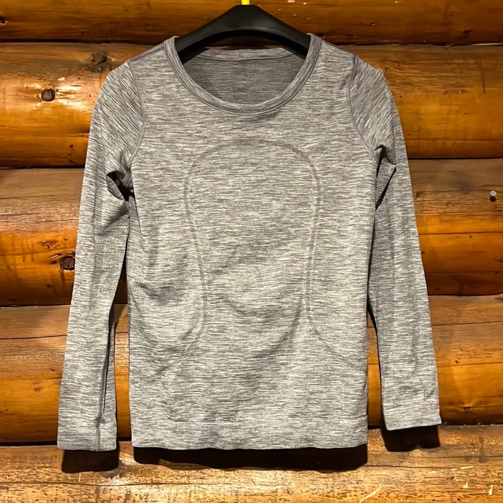 Lululemon grey top